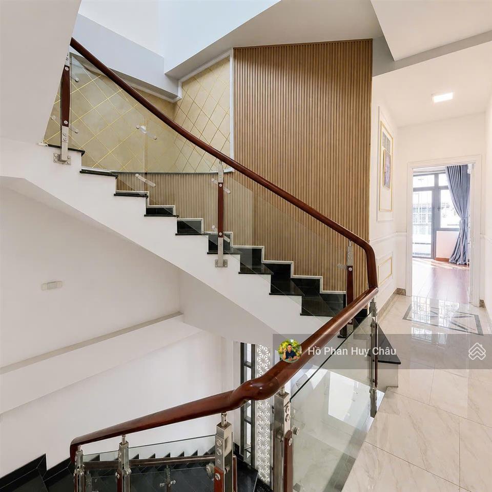 Lâu lâu có 1 căn 10 triệu cho thuê  3 tầng  hẻm xe hơi