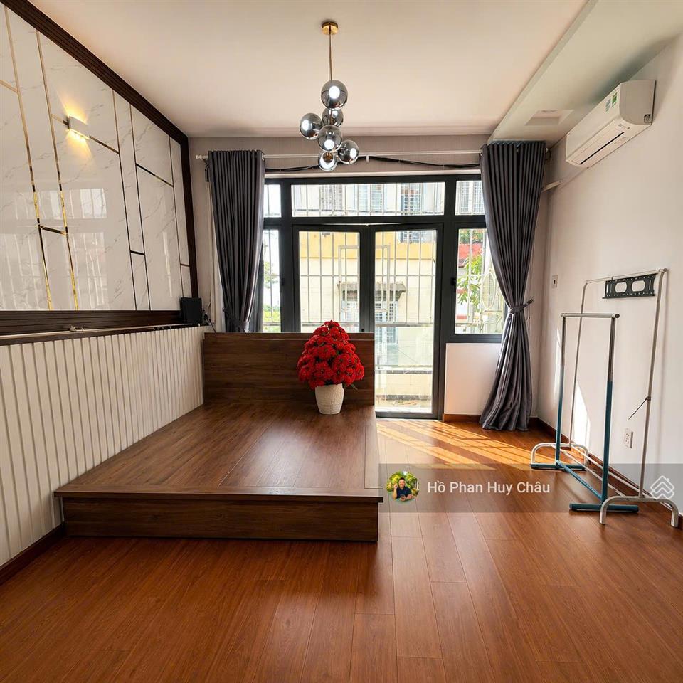 Lâu lâu có 1 căn 10 triệu cho thuê  3 tầng  hẻm xe hơi