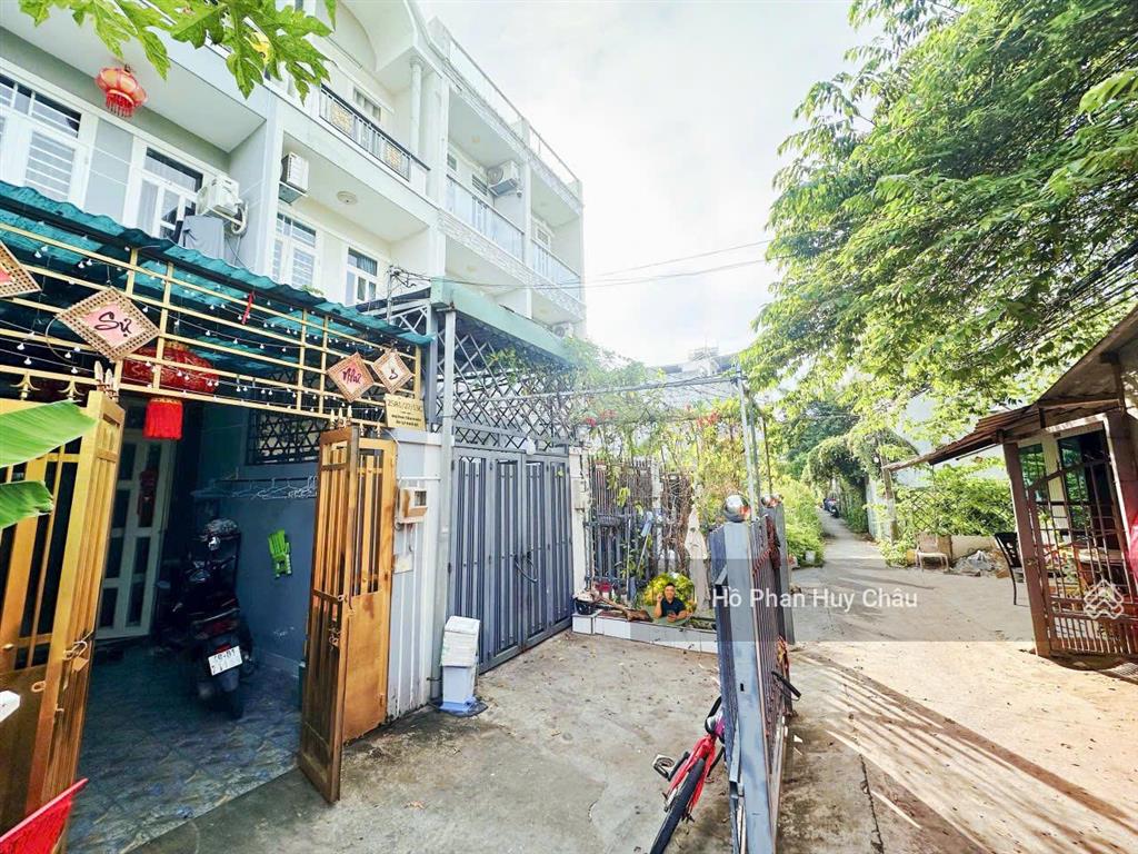 5.38 tỷ nhỏ siêu rẻ 6mx17m  4 tầng
