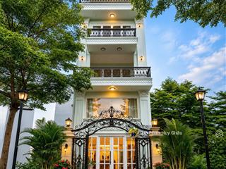 Nhỉnh 8 tỷ siêu phẩm ngay đại học rmit  5 tầng