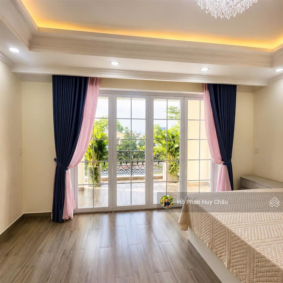 Nhỉnh 8 tỷ siêu phẩm ngay đại học rmit  5 tầng