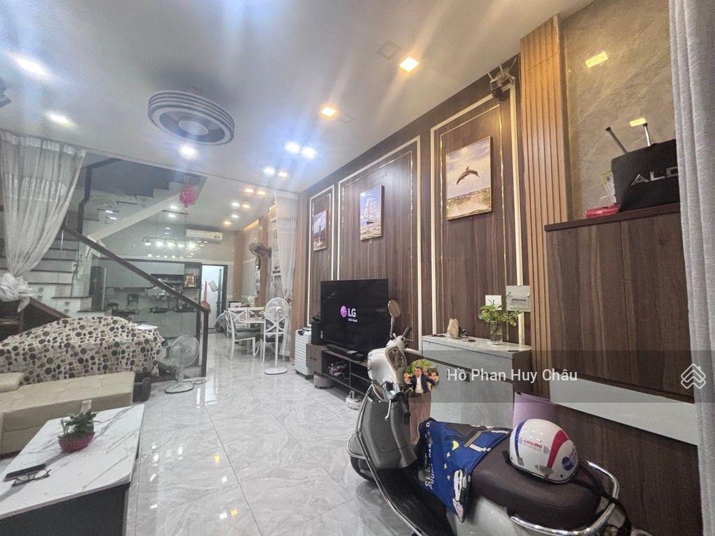 Hẻm oto  4,7x12m  3 tầng  6 tỷ 5  huỳnh tấn phát
