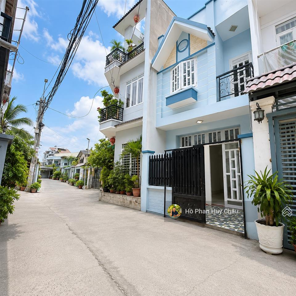 8 triệu nhà nguyên căn hẻm xe hơi