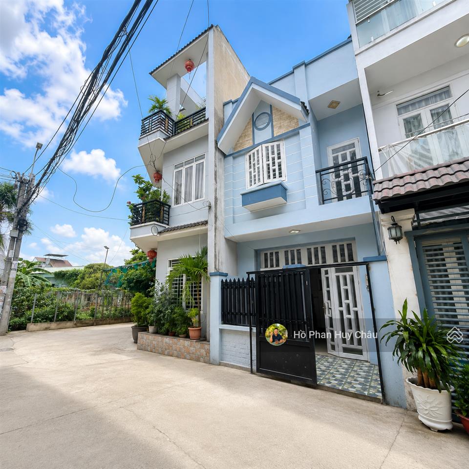 8 triệu nhà nguyên căn hẻm xe hơi