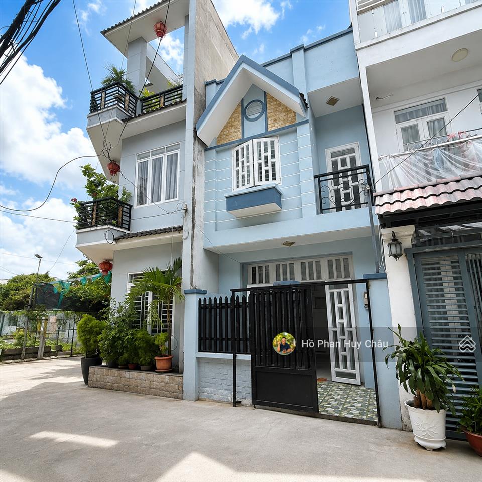 8 triệu nhà nguyên căn hẻm xe hơi