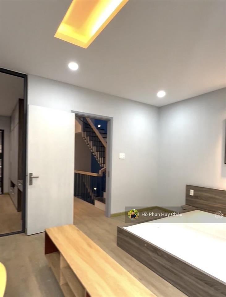 Viên kim cương lâu lâu xuất hiện 1 lần ạ