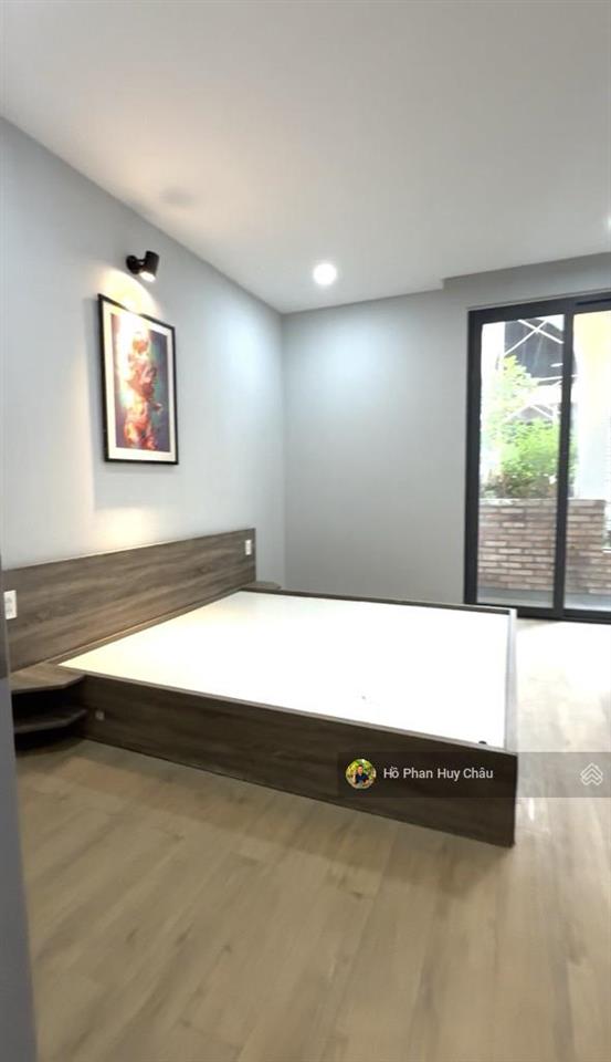 Viên kim cương lâu lâu xuất hiện 1 lần ạ