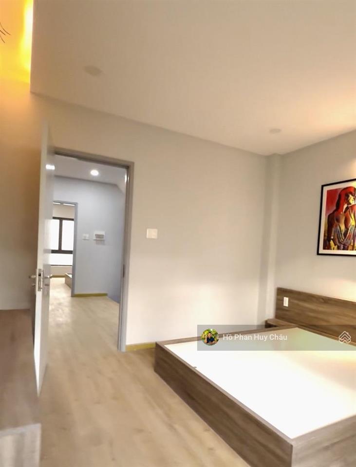 Viên kim cương lâu lâu xuất hiện 1 lần ạ