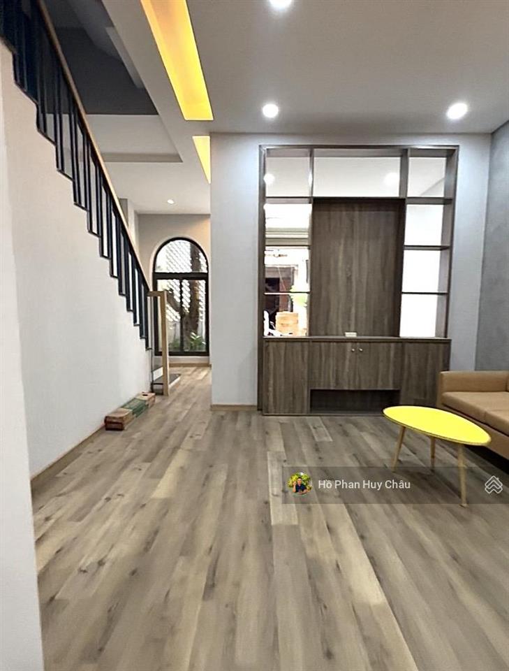 Viên kim cương lâu lâu xuất hiện 1 lần ạ