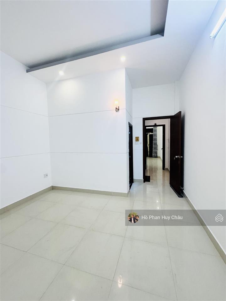 Vip  hot  rẻ  4mx17m  oto ngủ nhà  6 tỷ 280. kdc sg mới