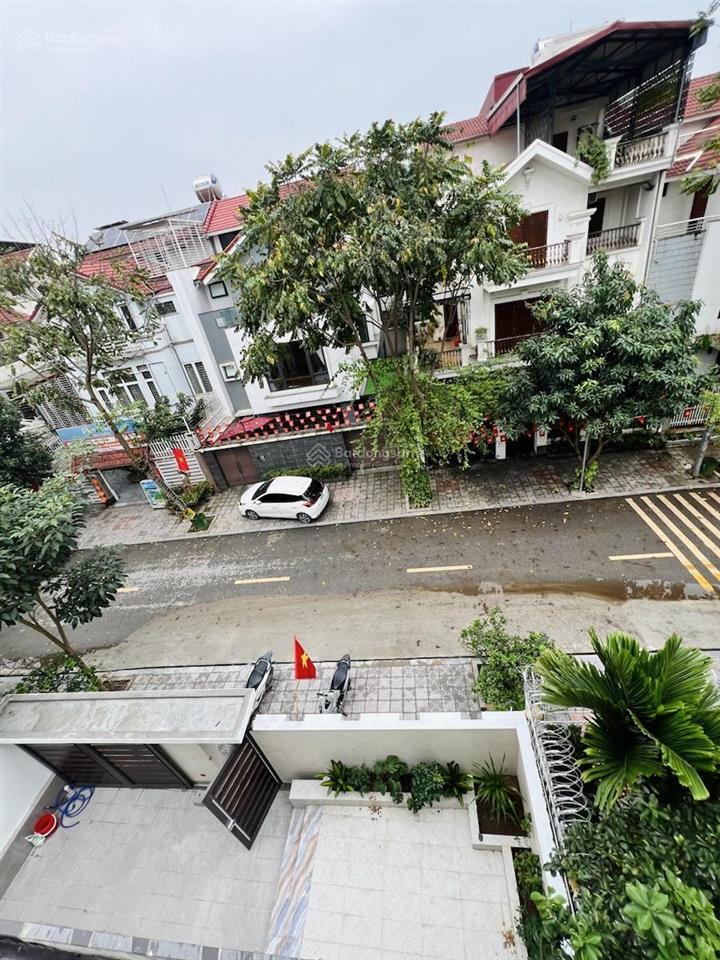 Biệt thự văn quán 235m2  3 mặt thoáng  sân rộng nhiều cây xanh  ở sướng đúng nghĩa