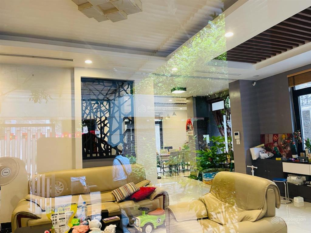 Biệt thự văn quán 235m2  3 mặt thoáng  sân rộng nhiều cây xanh  ở sướng đúng nghĩa