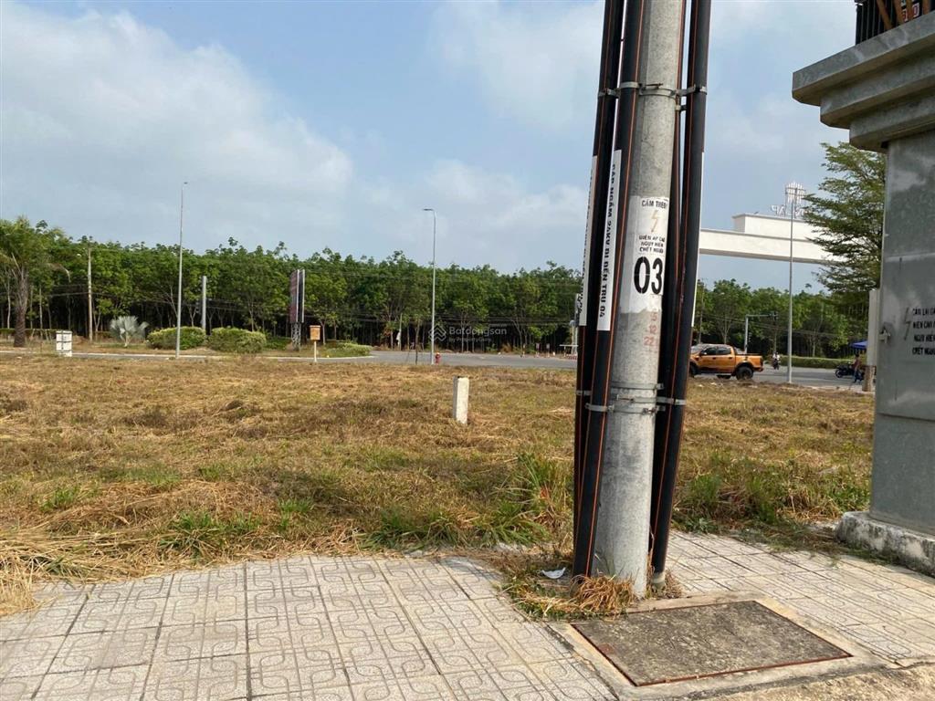 Bán đất nền trung tâm hành chính bàu bàng, 2tỷ 100m, f0 sổ hồng đầy đủ, đất đô thị full thổ cư