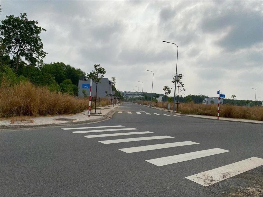 Bán đất nền trung tâm hành chính bàu bàng, 2tỷ 100m, f0 sổ hồng đầy đủ, đất đô thị full thổ cư