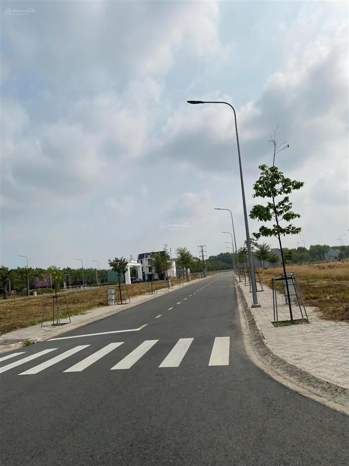 Bán đất nền trung tâm hành chính bàu bàng, 2tỷ 100m, f0 sổ hồng đầy đủ, đất đô thị full thổ cư