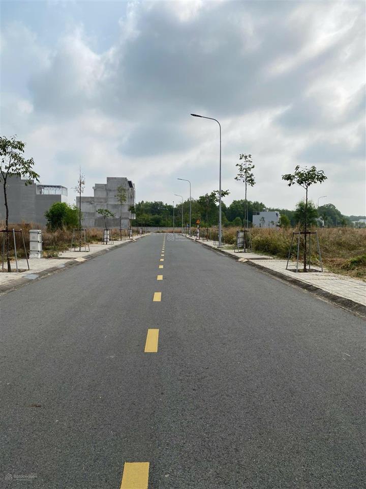 Bán đất nền trung tâm hành chính bàu bàng, 2tỷ 100m, f0 sổ hồng đầy đủ, đất đô thị full thổ cư