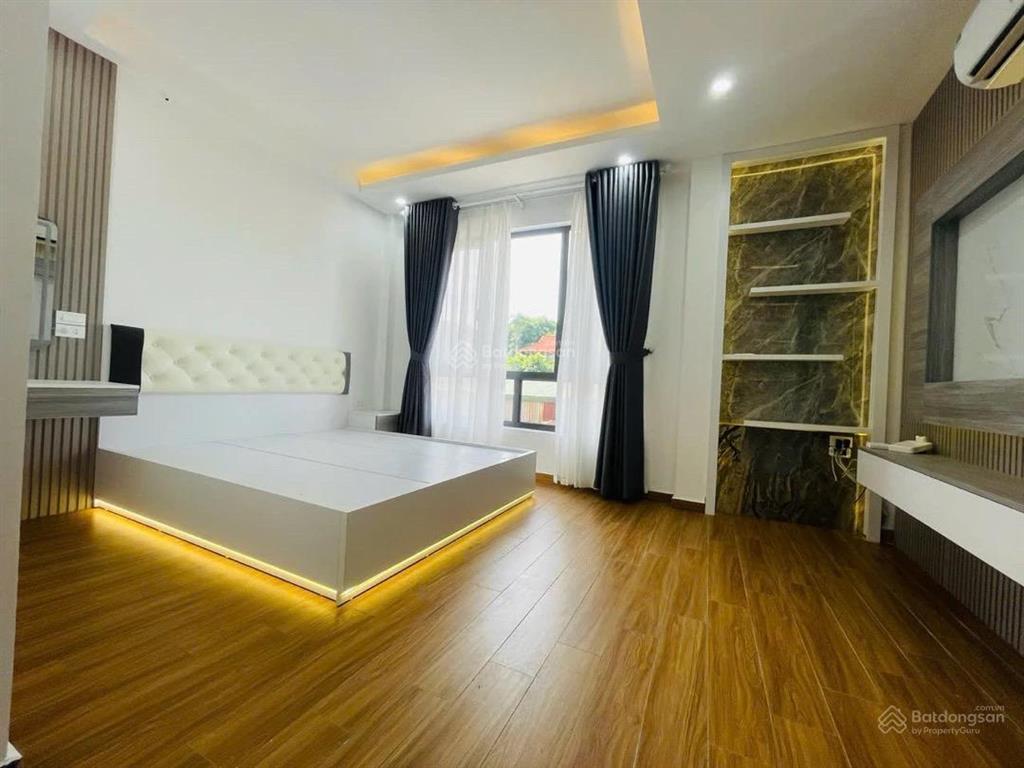 Bán nhà vũ tông phan  kinh doanh  thang máy  1 nhà ra phố 35m2  7 tầng  4.6 m2  12.8 tỷ .