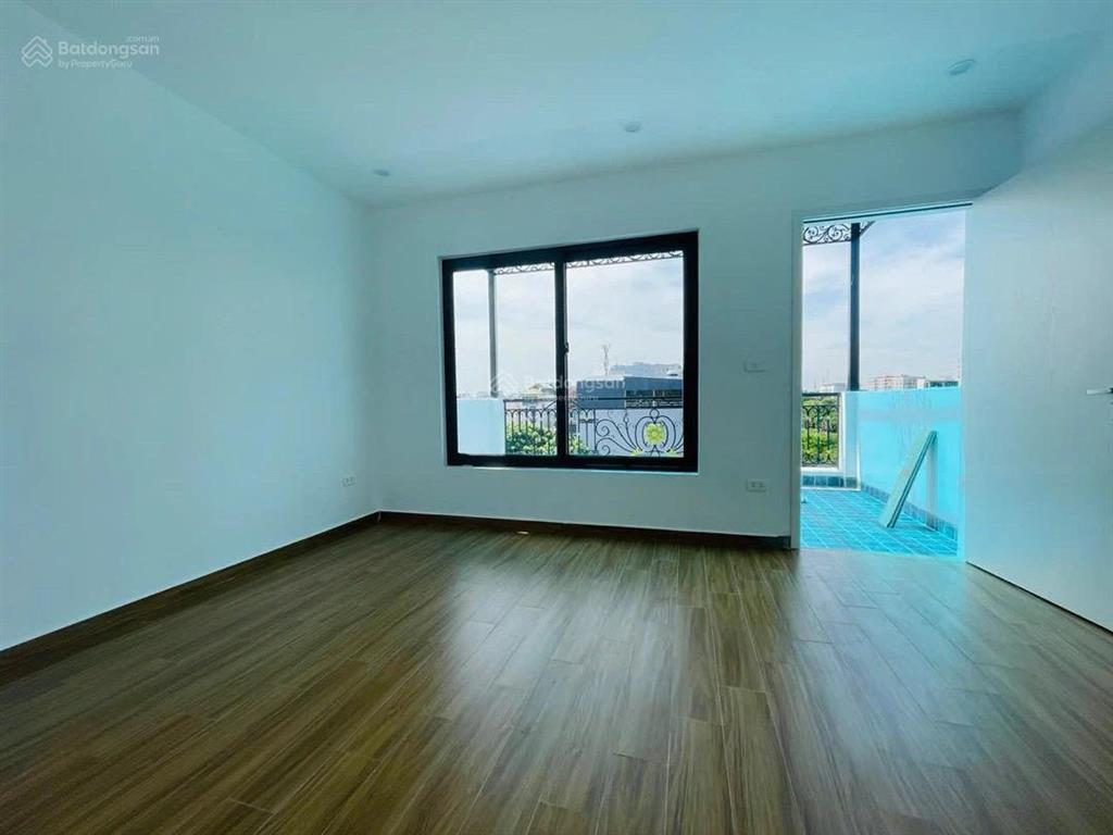 Bán nhà vũ tông phan  kinh doanh  thang máy  1 nhà ra phố 35m2  7 tầng  4.6 m2  12.8 tỷ .