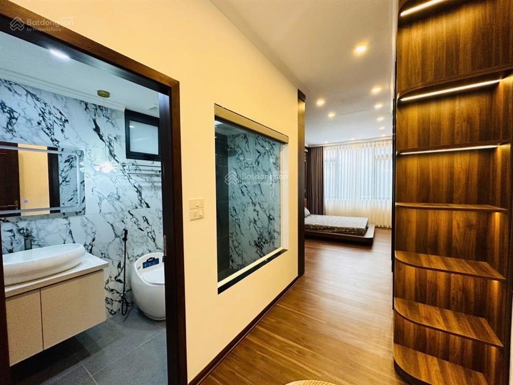 Bán nhà ngọc khánh 56m2  7 tầng thang máy  nhà đẹp long lanh full nội thất xịn  giá 16.8 tỷ .