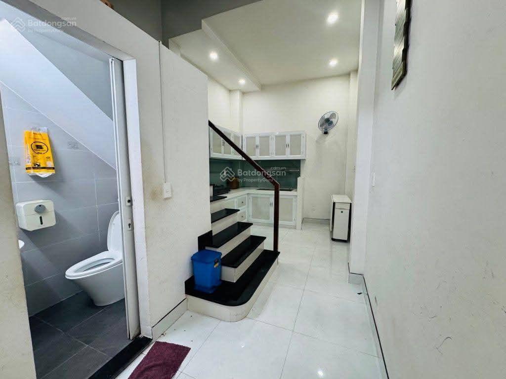 Sát sân bay + vài phút ra cv gia định  3 tầng btct  sổ vuông vức a4  dân trí cao  chỉ 4.x tỷ