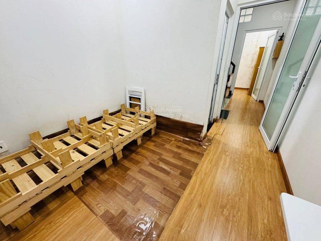 Sát sân bay + vài phút ra cv gia định  3 tầng btct  sổ vuông vức a4  dân trí cao  chỉ 4.x tỷ