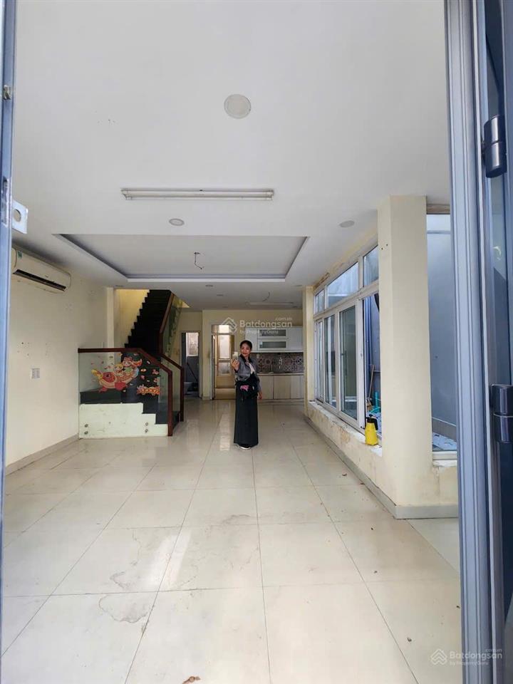 Nhà đẹp ngay mercedes benz  quang trung, gò vấp