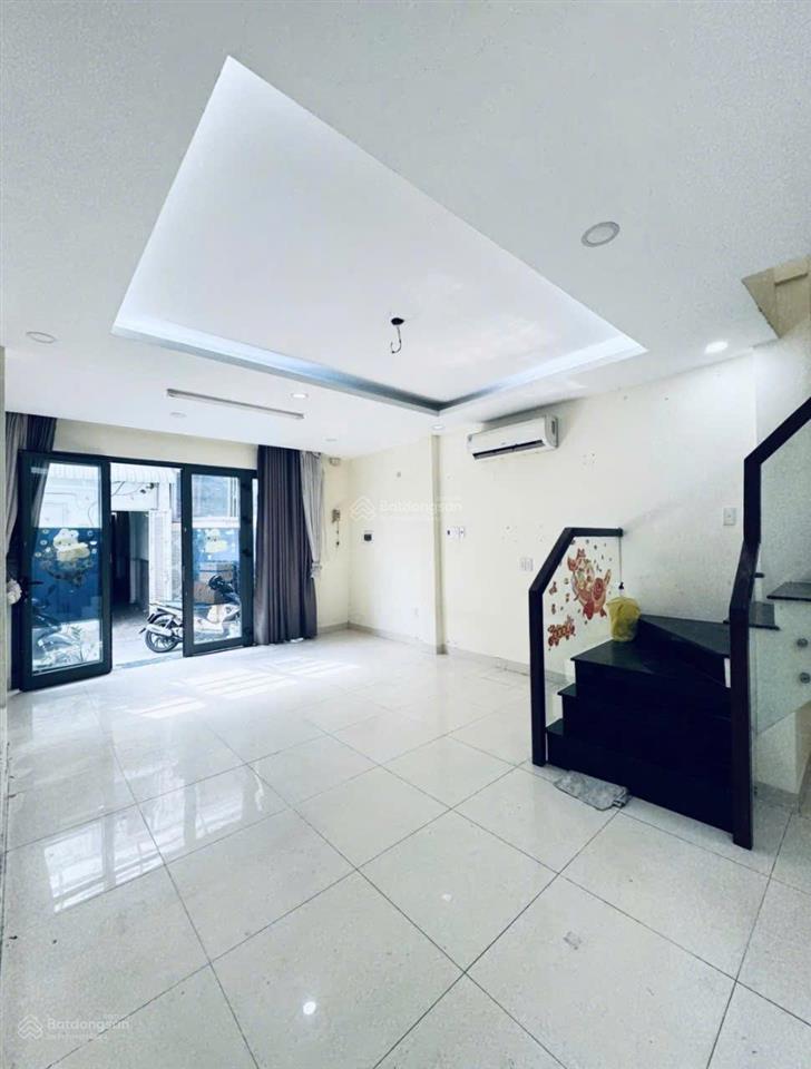 Nhà đẹp ngay mercedes benz  quang trung, gò vấp
