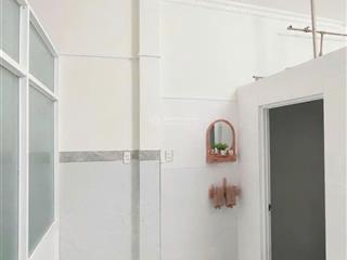 Nhà nở hậu đẹp sát mặt tiền trường chinh quận 12 giá 4,5 tỷ