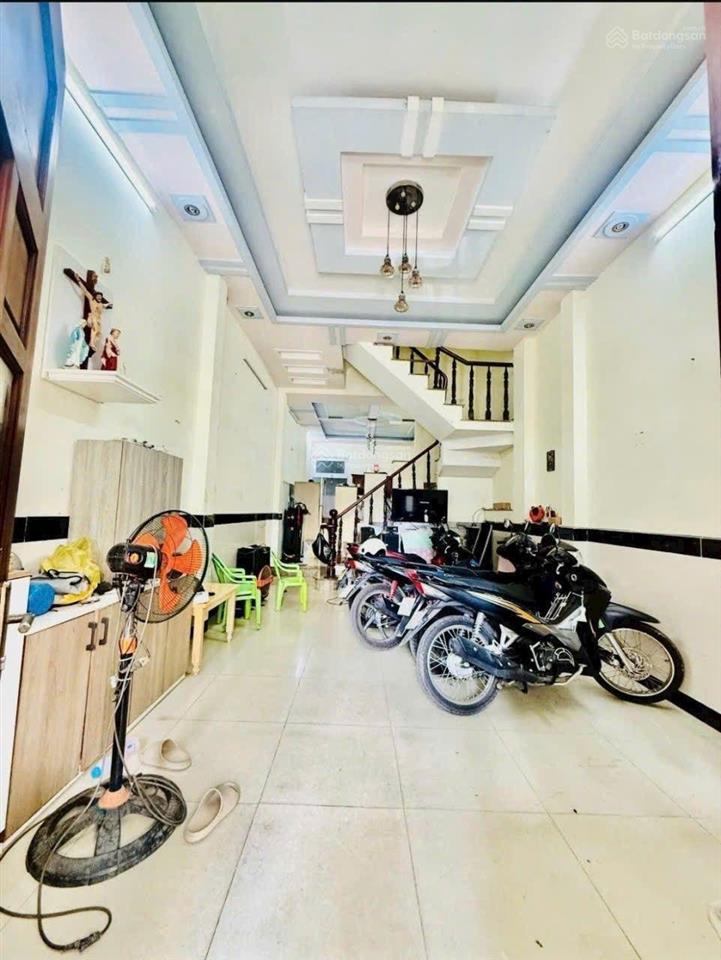 4.95tỷ nhà 3 tầng đúc 4pn đường 8m thông vị trí đẹp quốc lộ 1a, bình tân