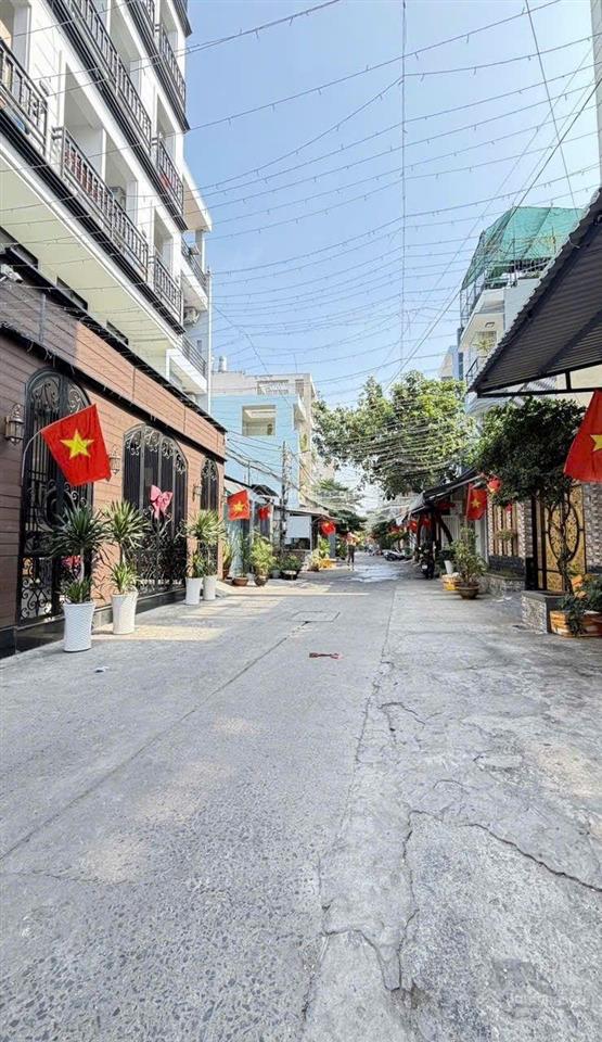 4.95tỷ nhà 3 tầng đúc 4pn đường 8m thông vị trí đẹp quốc lộ 1a, bình tân
