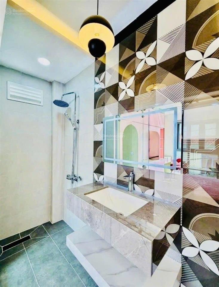 Chủ quyết bán giảm tổng cộng 1,1 tỷ giá mới chỉ 8,8 tỷ nhà mới xây 100% full nội thất hẻm xe tải