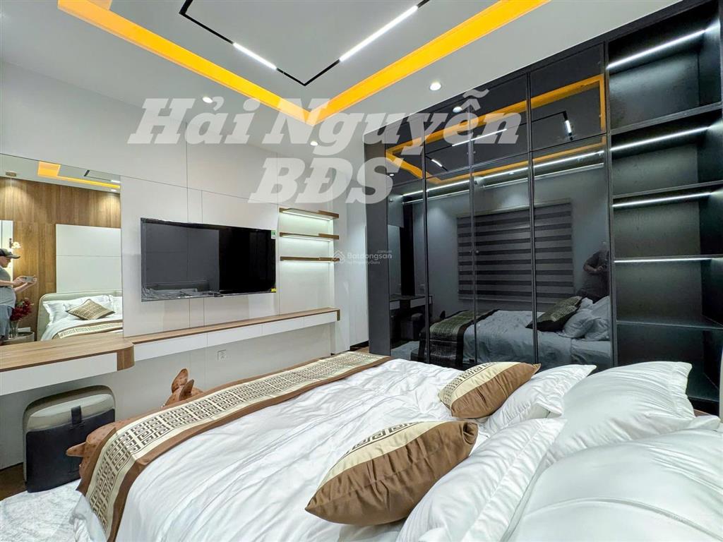 Siêu phẩm 4 tầng có thang máy, mặt tiền đường số view công viên cạnh lotte q7