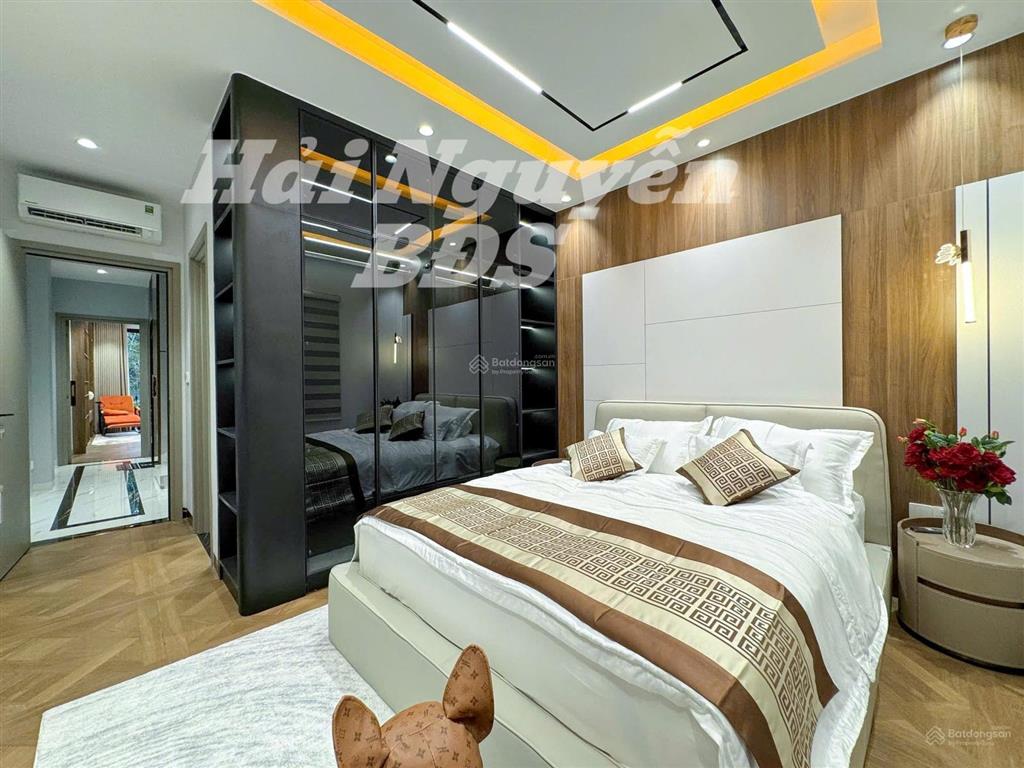 Siêu phẩm 4 tầng có thang máy, mặt tiền đường số view công viên cạnh lotte q7