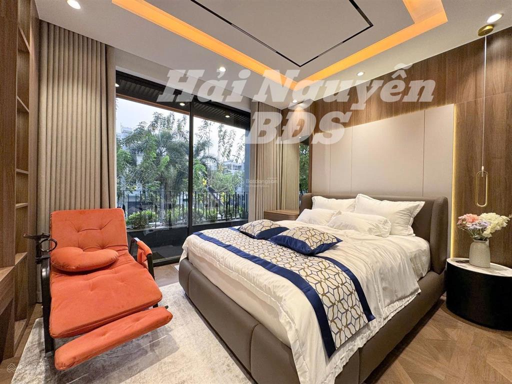 Siêu phẩm 4 tầng có thang máy, mặt tiền đường số view công viên cạnh lotte q7