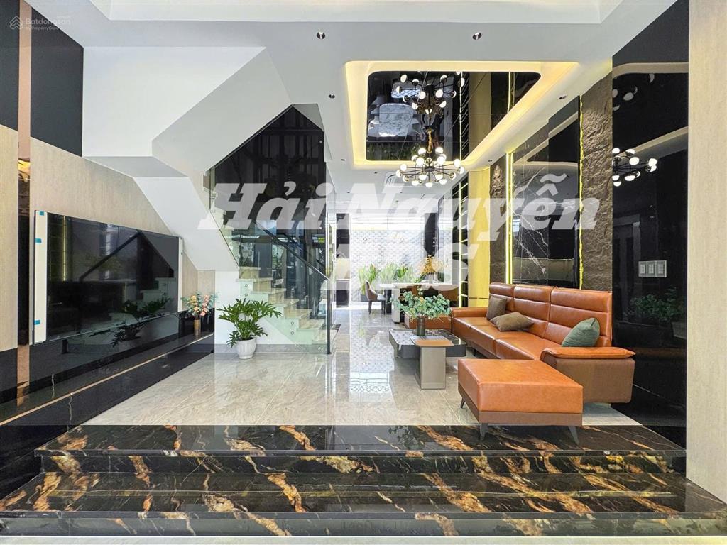 Siêu phẩm nhà phố ngang 5.4m có thang máy kdc cao cấp nhà cao tầng đồng bộ