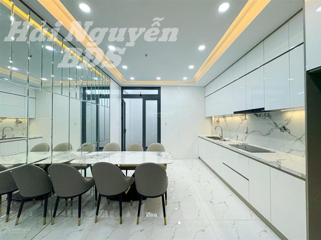 Nhà 4 tầng có thang máy, mặt tiền đường số, tân quy q7