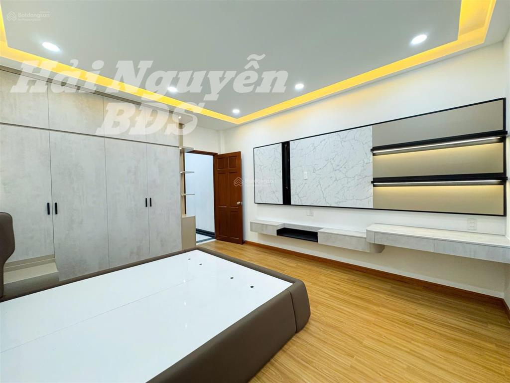 Nhà 4 tầng có thang máy, mặt tiền đường số, tân quy q7