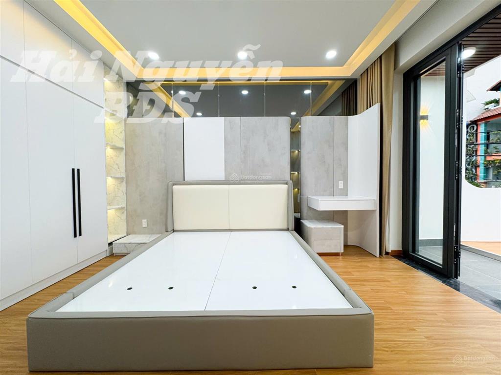 Nhà 4 tầng có thang máy, mặt tiền đường số, tân quy q7