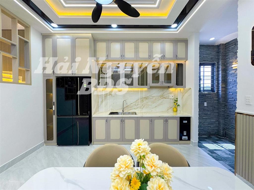 Nhà mới đẹp 2 tầng hẻm xe hơi huỳnh tấn phát. nhà bè  4m x 16m  5 tỷ 750