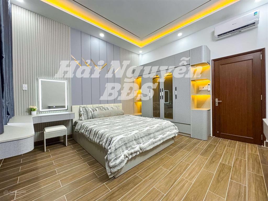 Nhà mới đẹp 2 tầng hẻm xe hơi huỳnh tấn phát. nhà bè  4m x 16m  5 tỷ 750