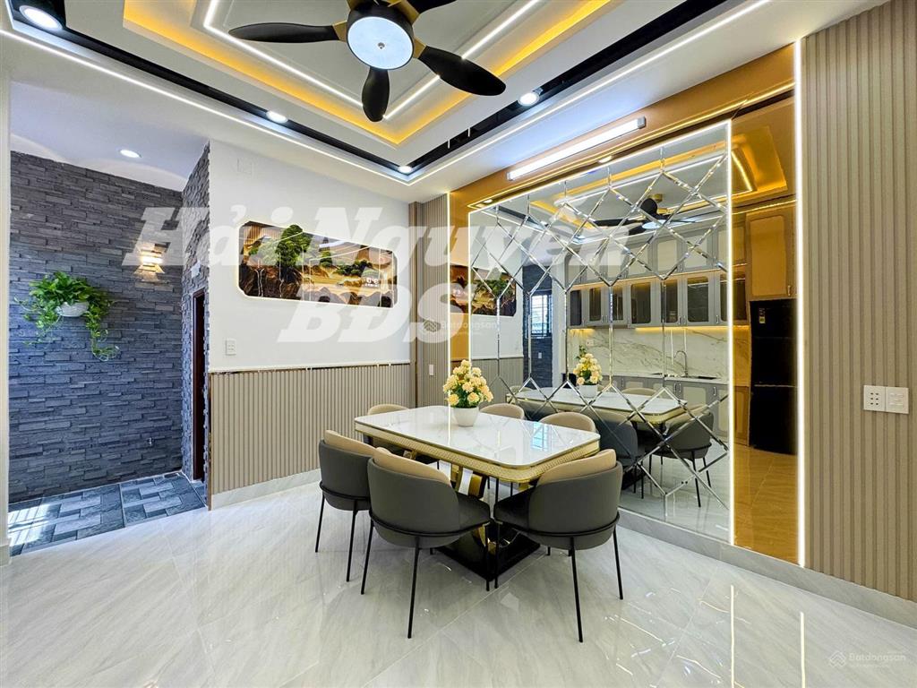 Nhà mới đẹp 2 tầng hẻm xe hơi huỳnh tấn phát. nhà bè  4m x 16m  5 tỷ 750