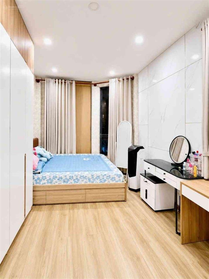 Bán nhà lô gốc ô tô đậu cửa, đường trần bình trọng, quận 5, 4 tầng, giá 7 tỷ tl