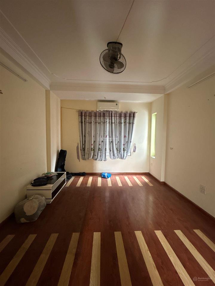 Ô tô tránh lê trọng tấn gần trường chinh 200mphân lômặt tiền rộng 6mhiếm nhà bán