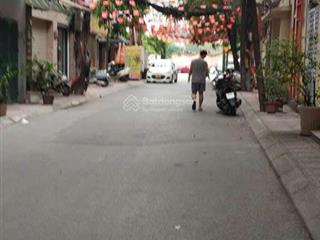 Ô tô tránh lê trọng tấn gần trường chinh 200mphân lômặt tiền rộng 6mhiếm nhà bán