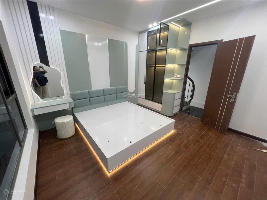 Nhà mt rộng 4,3mngõ 3 gác tránh xe máy đỗ tận cửacách phố 1 đoạn ngắn5 tầng khung bê tônghiêm