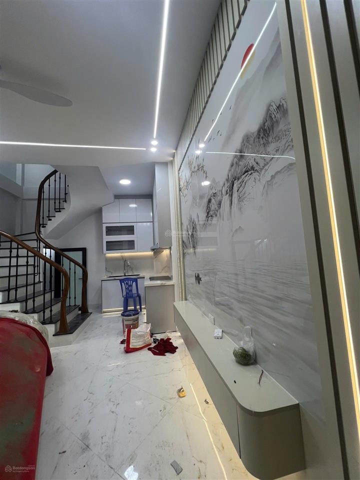 Nhà mt rộng 4,3mngõ 3 gác tránh xe máy đỗ tận cửacách phố 1 đoạn ngắn5 tầng khung bê tônghiêm