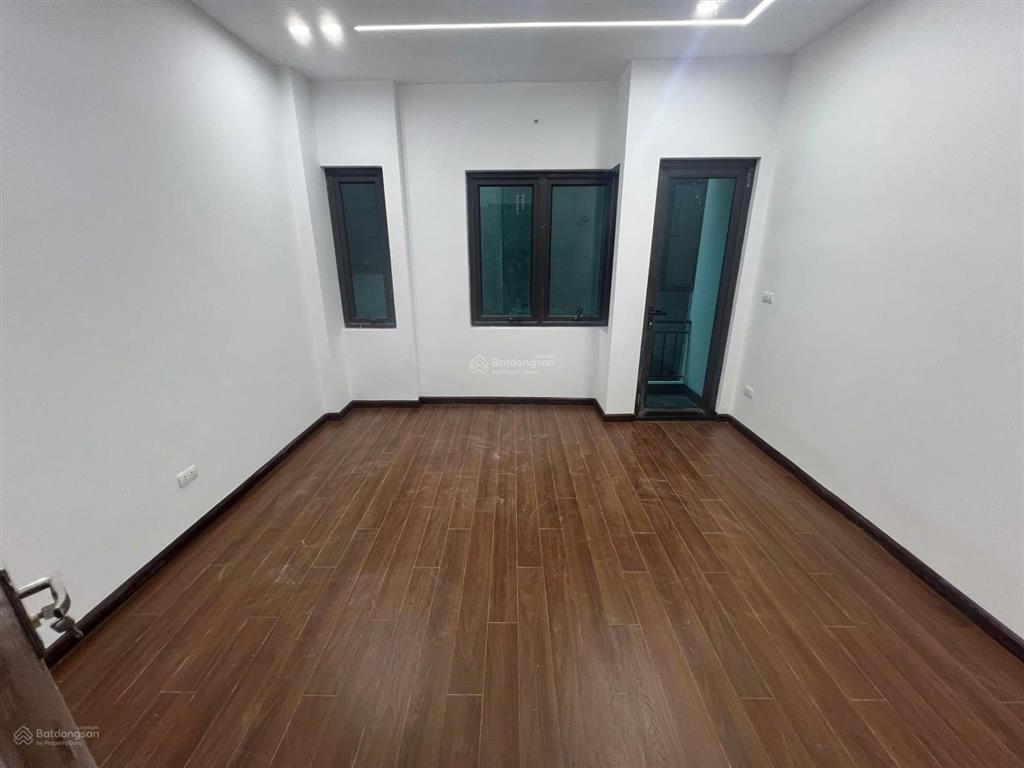 Nhà mt rộng 4,3mngõ 3 gác tránh xe máy đỗ tận cửacách phố 1 đoạn ngắn5 tầng khung bê tônghiêm