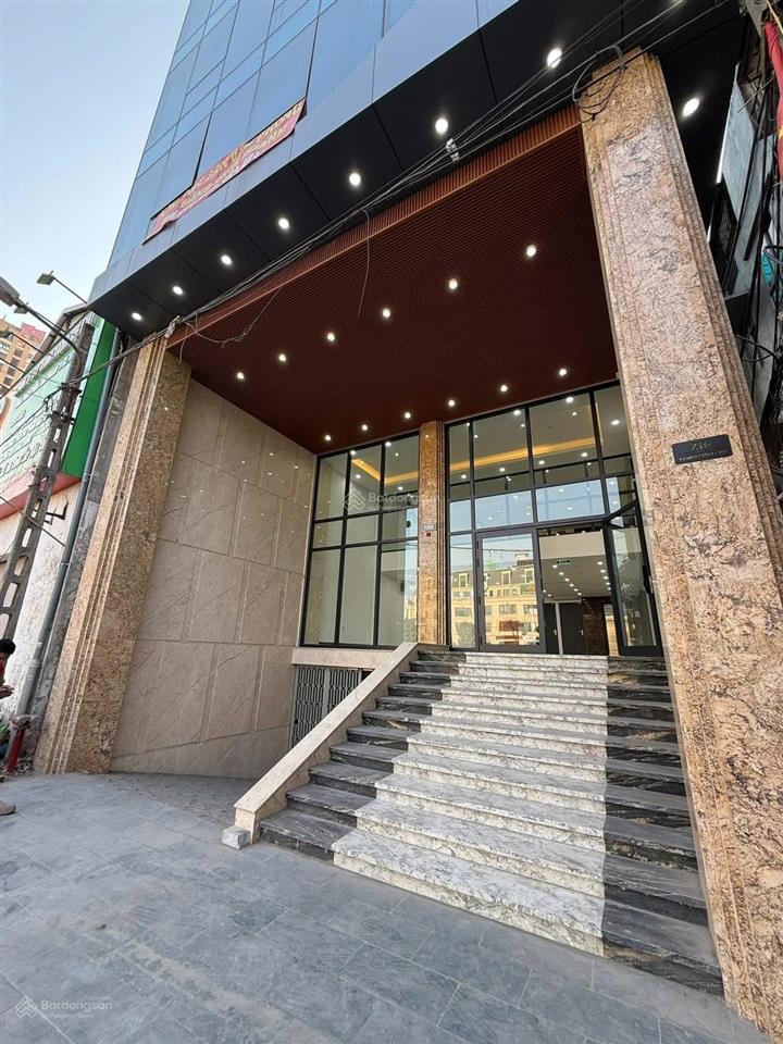 Bán tòa building giang văn minh, ba đình dt 95mx6t, vỉa hè, kd sầm uất, quy hoạch ra sát ngã ba