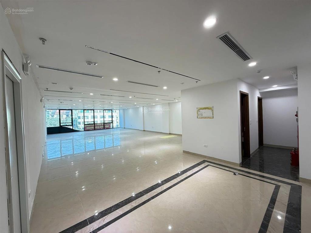 Bán tòa building giang văn minh, ba đình dt 95mx6t, vỉa hè, kd sầm uất, quy hoạch ra sát ngã ba