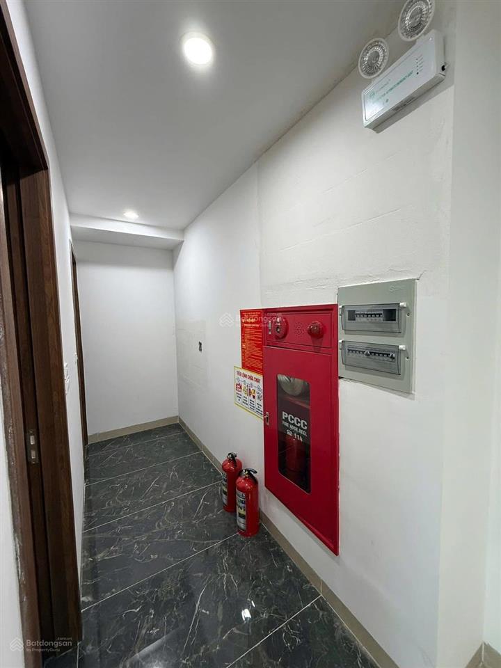 Bán tòa building giang văn minh, ba đình dt 95mx6t, vỉa hè, kd sầm uất, quy hoạch ra sát ngã ba